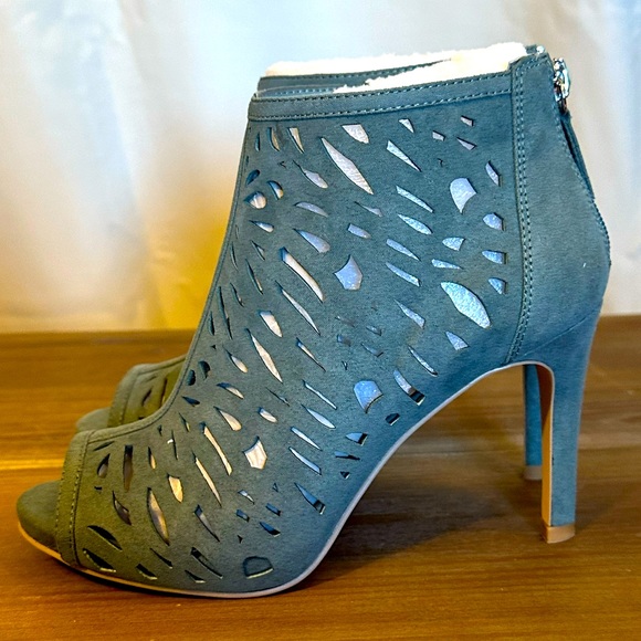 White House Black Market Shoes - NIB, WHBM Stacey Laser cut Shootie, size 6.5